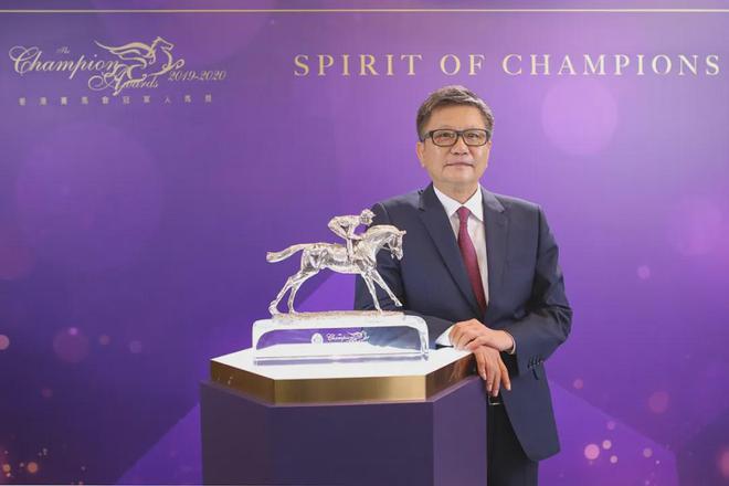 罩夺魁家族曾养香港马王m6米乐王经纬赛驹戴眼(图3)
